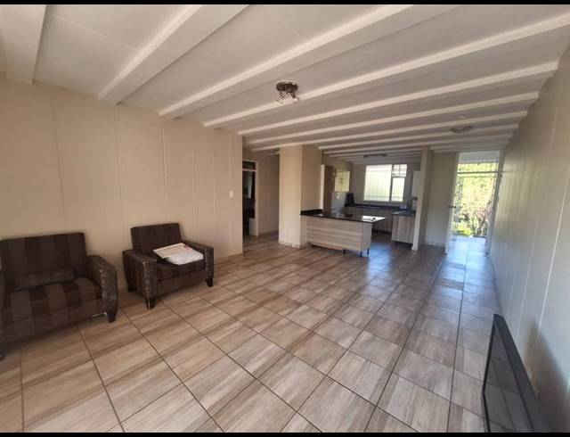 2 BEDROOM APARTMENT FOR SALE IN LYNNWOOD GLEN